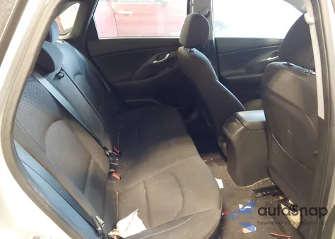 2018 Hyundai Elantra Gt z USA, uszkodzony, nr VIN KMHH35LEXJU063059